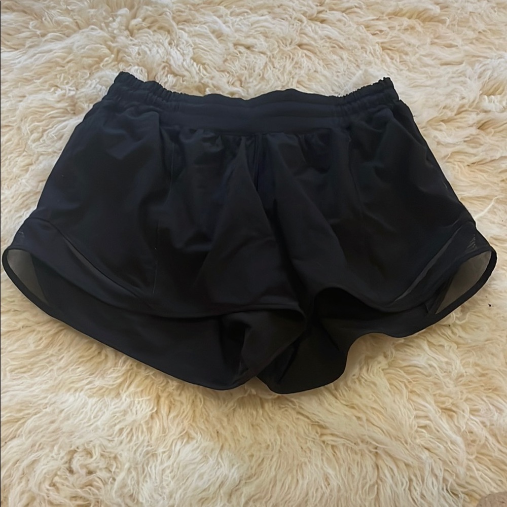 Lululemon hottie hot shorts, size 6, 4” inseam